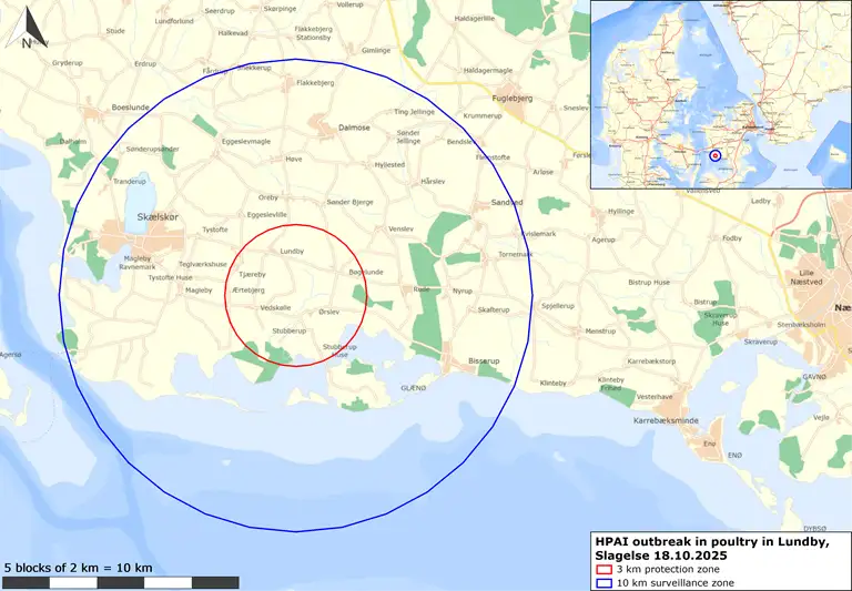Kortet viser restriktionszone i en radius på 3 km fra udbruddet samt en overvågningszone i en radius på 10 km fra udbruddet.